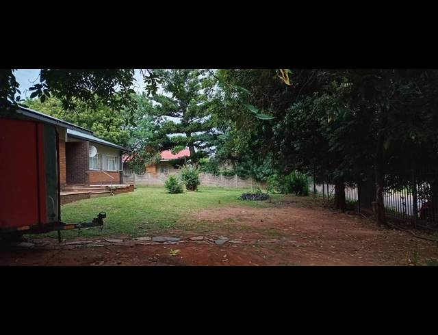 6 BEDROOM FREESTANDING FOR SALE IN SILVERTON